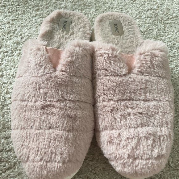 Pink Toms slippers - Picture 1 of 4